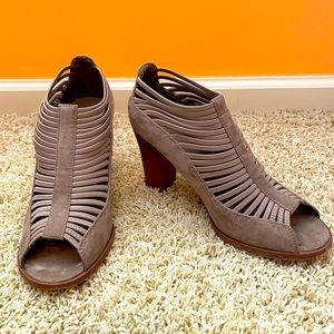 MIA shoes, chunky hill, excellent condition, with some wear on the bottoms